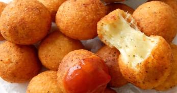 Bunuelos De Queso (Cheese Fritters)
